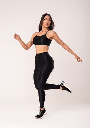 Legging fitness feminina preto logomania com recortes e bolsos flow