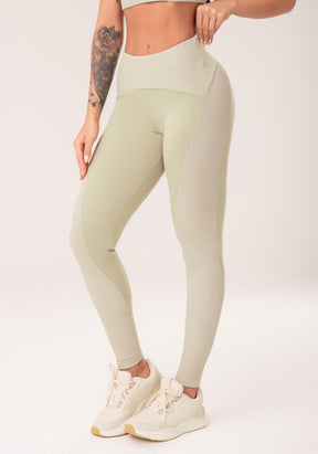 Legging fitness feminina oliva com recortes harmony