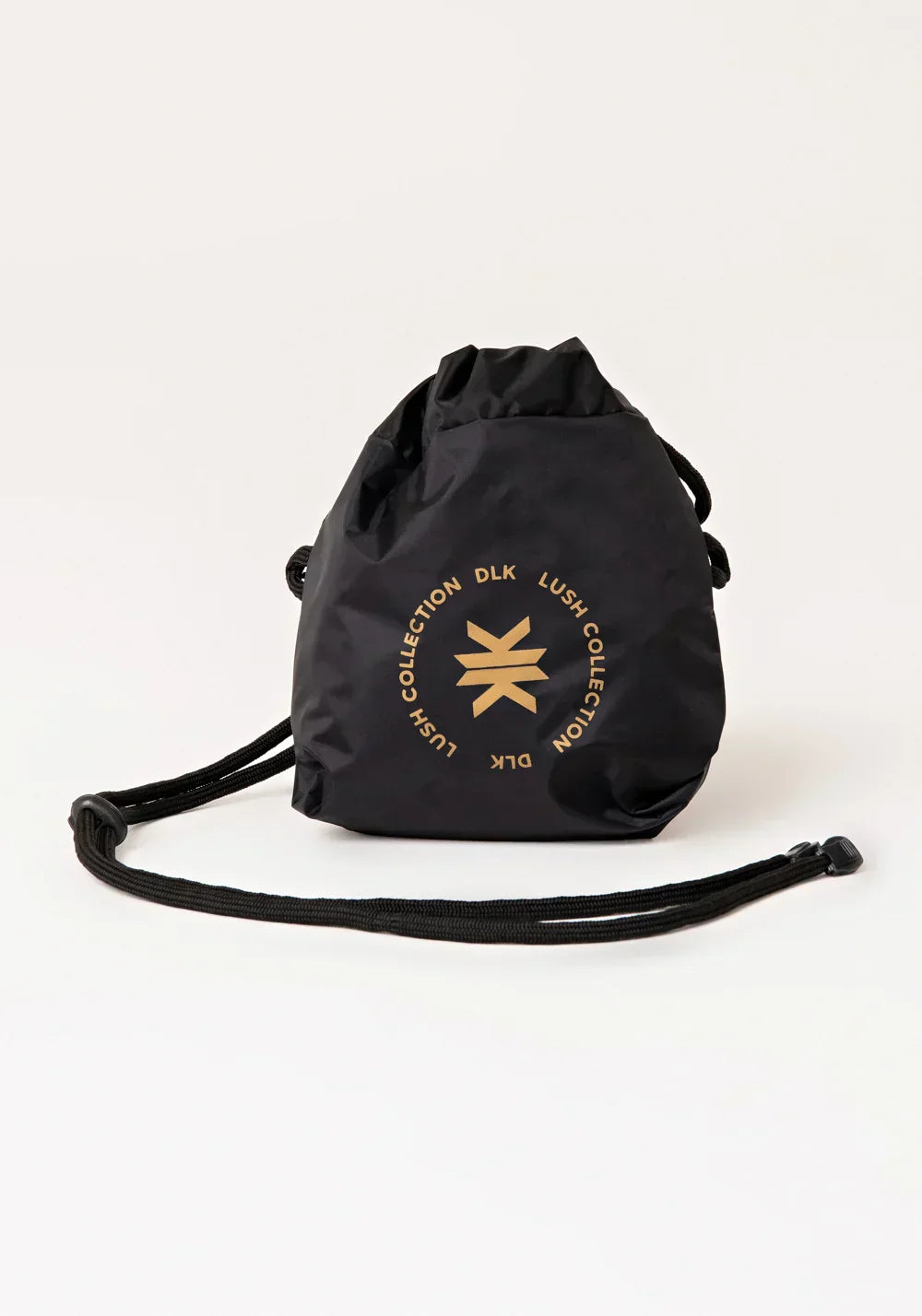 Bolsa saquinho preto com dourado dlk