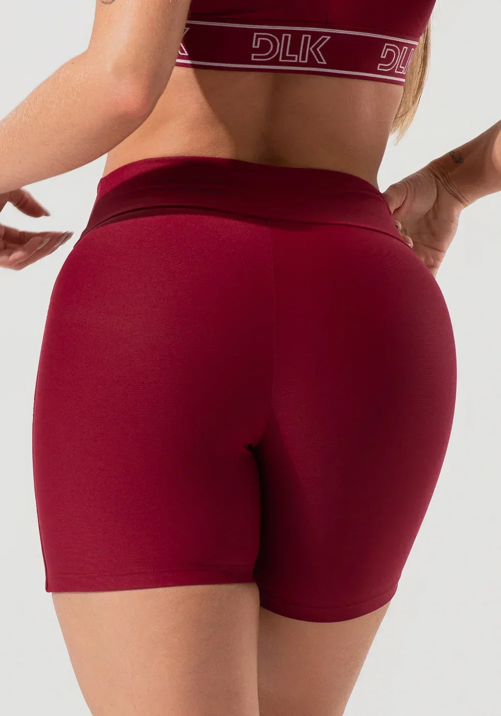 Bermuda fitness feminina com elástico estreito lateral activity dlk vinho